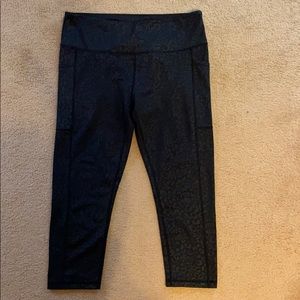 XL Constantly Varied Gear CVG Capri leggings
